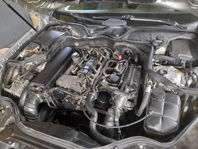 Mercedes E 220 d 2002, 332,000 km - 2.2 л - Bakı