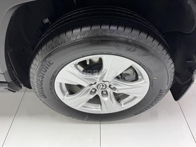 Toyota RAV4-12