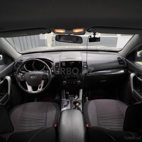 Kia Sorento-9