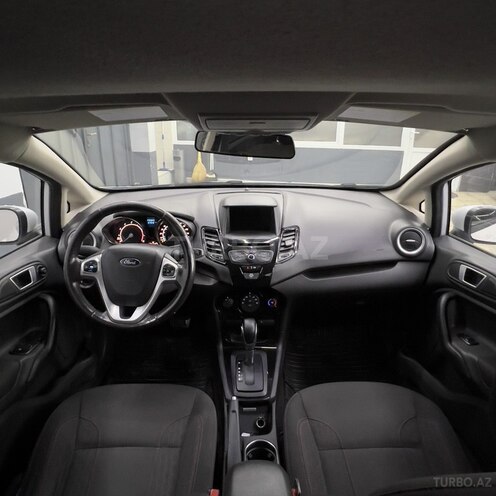 Ford Fiesta-12