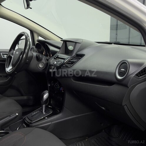 Ford Fiesta-10