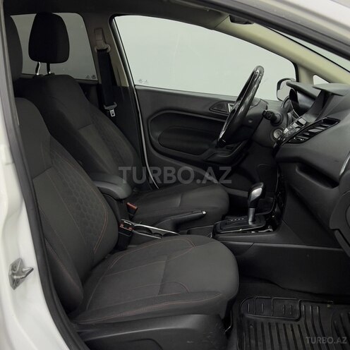 Ford Fiesta-11