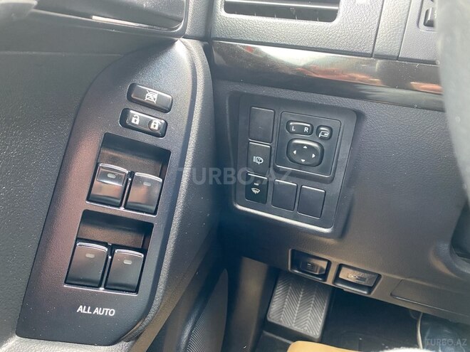 Toyota Land Cruiser Prado-17