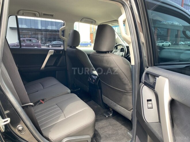 Toyota Land Cruiser Prado-11