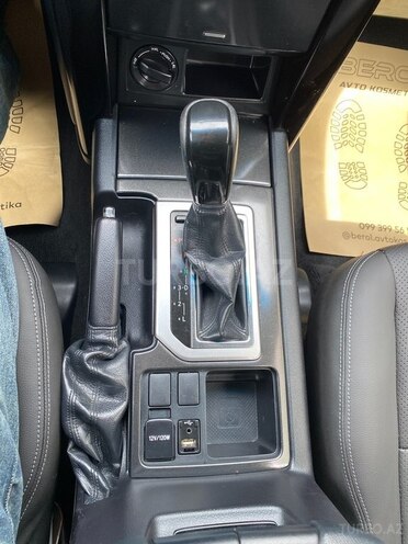 Toyota Land Cruiser Prado-16