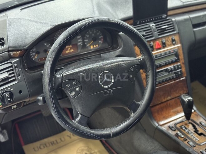 Mercedes E 240 1999, 166,000 km - 2.4 l - Sumqayıt