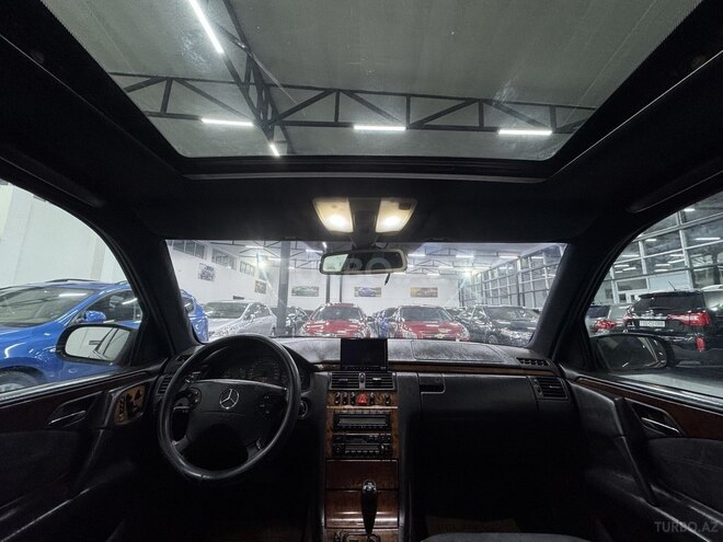 Mercedes E 240 1999, 166,000 km - 2.4 l - Sumqayıt