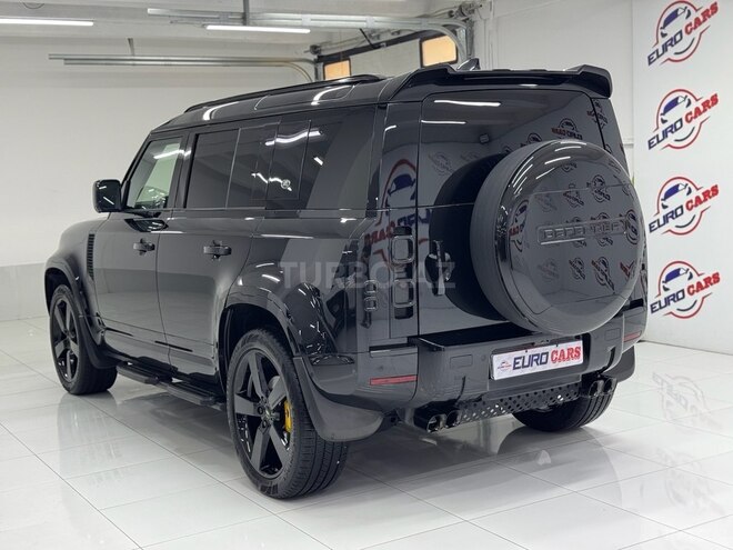 Land Rover Defender-7