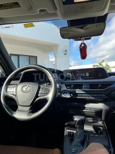 Lexus UX 250h 2021, 63,000 km - 2.0 l - Bakı