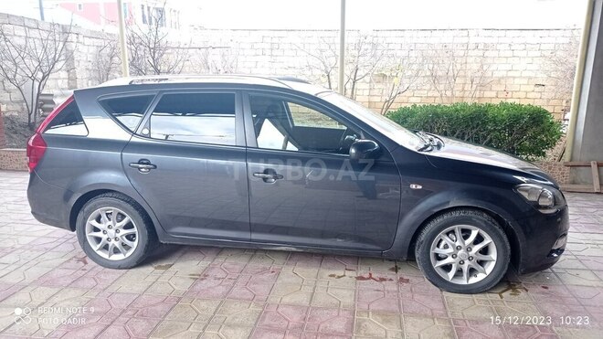 Kia Ceed 2011, 199,000 km - 1.4 l - Ucar