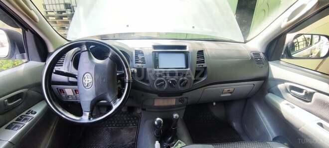 Toyota Hilux 2005, 212,000 km - 2.5 l - Bakı