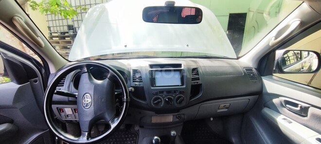 Toyota Hilux 2005, 212,000 km - 2.5 l - Bakı