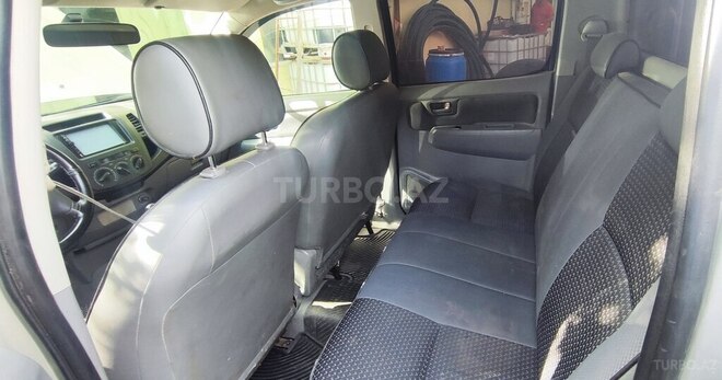 Toyota Hilux 2005, 212,000 km - 2.5 l - Bakı