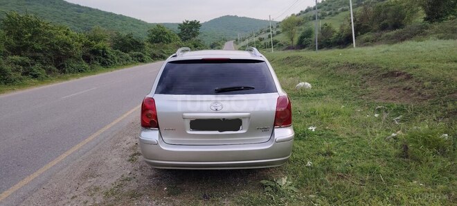 Toyota Avensis 2004, 294,886 km - 2.0 l - Quba