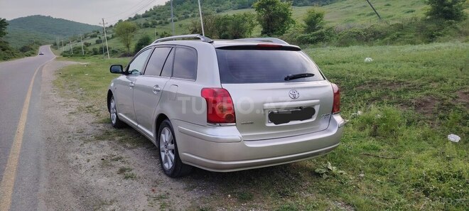 Toyota Avensis 2004, 294,886 km - 2.0 l - Quba