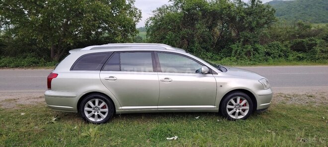 Toyota Avensis 2004, 294,886 km - 2.0 l - Quba