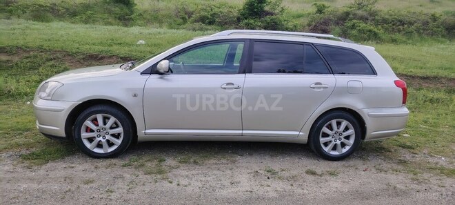 Toyota Avensis 2004, 294,886 km - 2.0 l - Quba