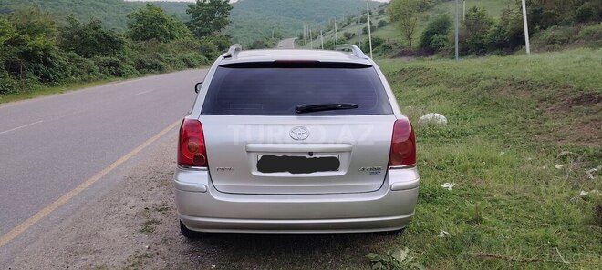 Toyota Avensis 2004, 294,886 km - 2.0 l - Quba