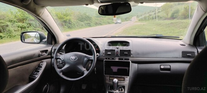 Toyota Avensis 2004, 294,886 km - 2.0 l - Quba
