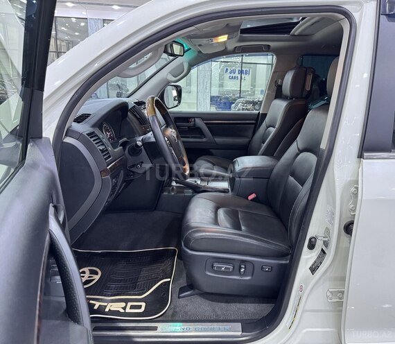 Toyota Land Cruiser-11