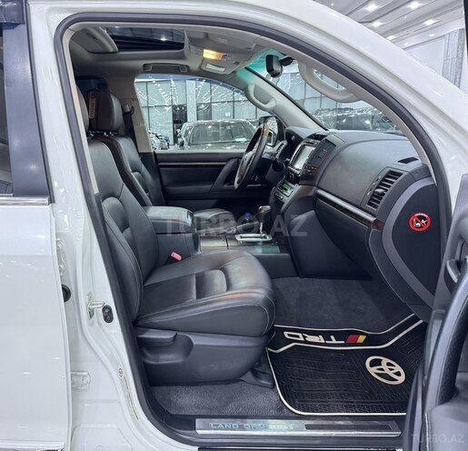Toyota Land Cruiser-12