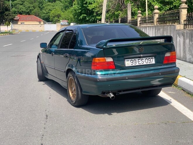 BMW 318 1996, 460,000 km - 1.8 l - Zaqatala