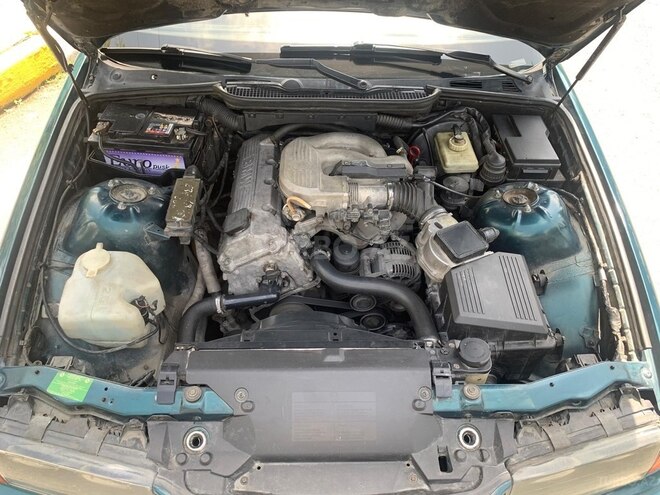 BMW 318 1996, 460,000 km - 1.8 l - Zaqatala