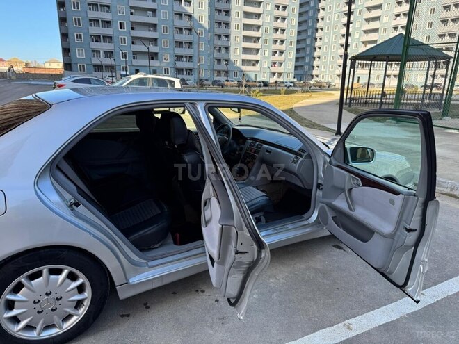 Mercedes E 240 2001, 250,000 km - 2.6 l - Bakı
