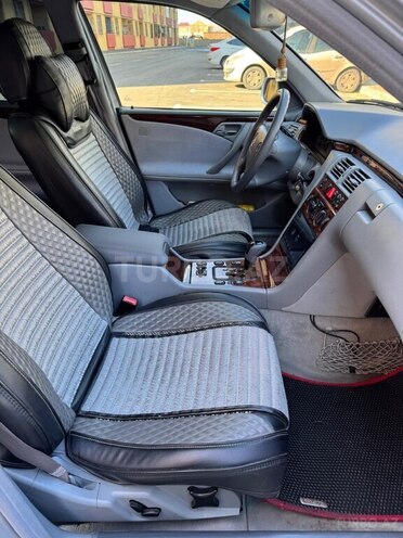 Mercedes E 240 2001, 250,000 km - 2.6 l - Bakı