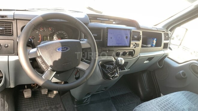 Ford Transit-10