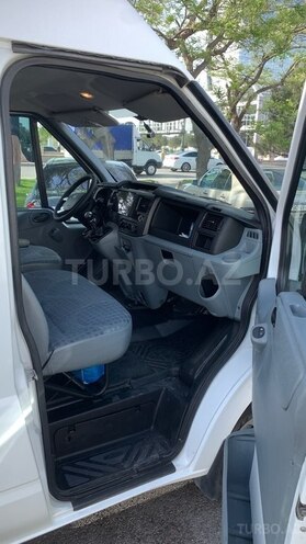 Ford Transit-12
