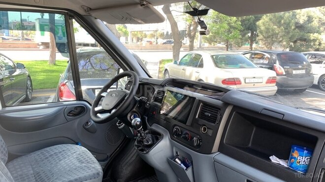 Ford Transit-7