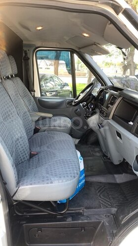 Ford Transit-11