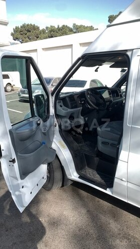 Ford Transit-15