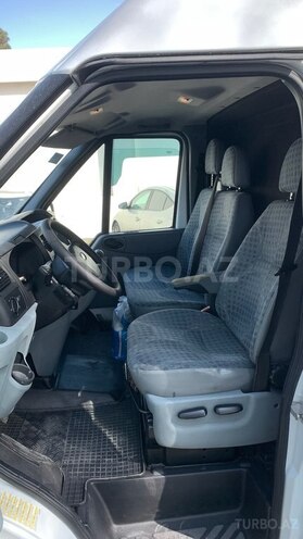 Ford Transit-13