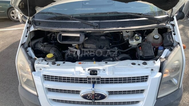 Ford Transit-16