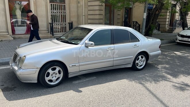 Mercedes E 220 d 2001, 389,000 km - 2.2 л - Bakı
