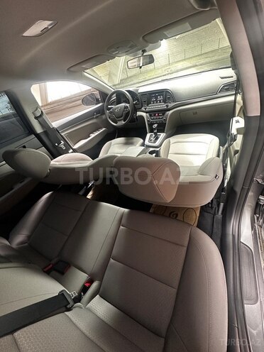 Hyundai Elantra 2017, 8,800 km - 2.0 l - Bakı