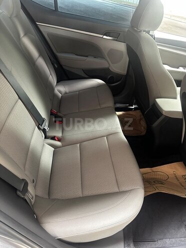 Hyundai Elantra 2017, 8,800 km - 2.0 l - Bakı