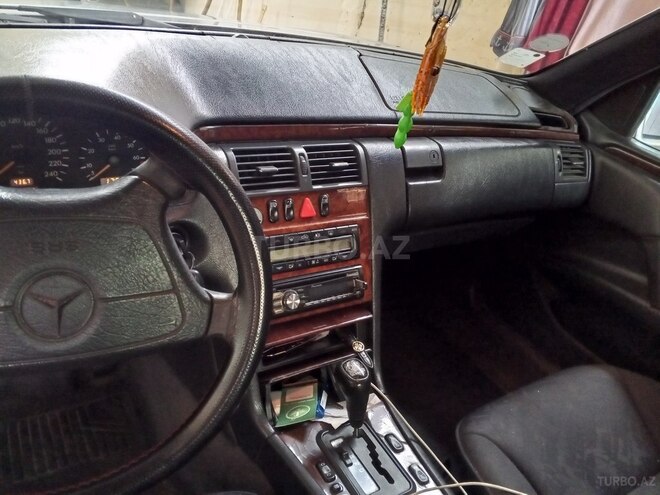 Mercedes E 230 1996, 410,000 km - 2.3 l - Gəncə