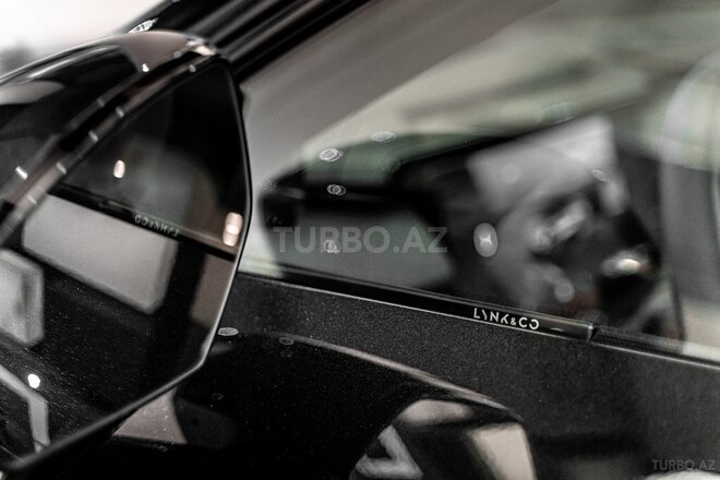 Lynk & Co 08-18