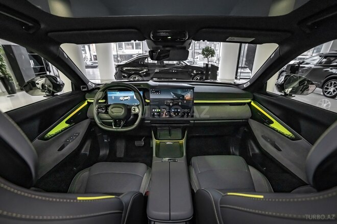 Lynk & Co 08-24
