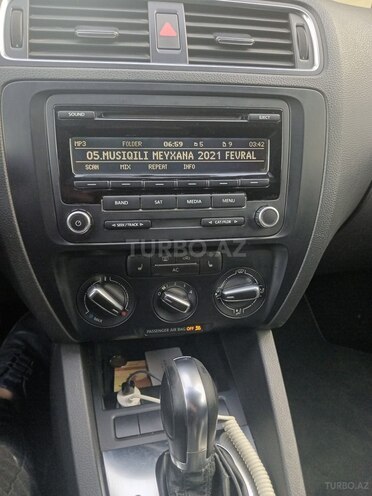 Volkswagen Jetta 2011, 98,379 km - 2.5 l - Bakı