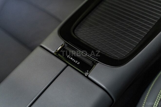 Lynk & Co 08-40
