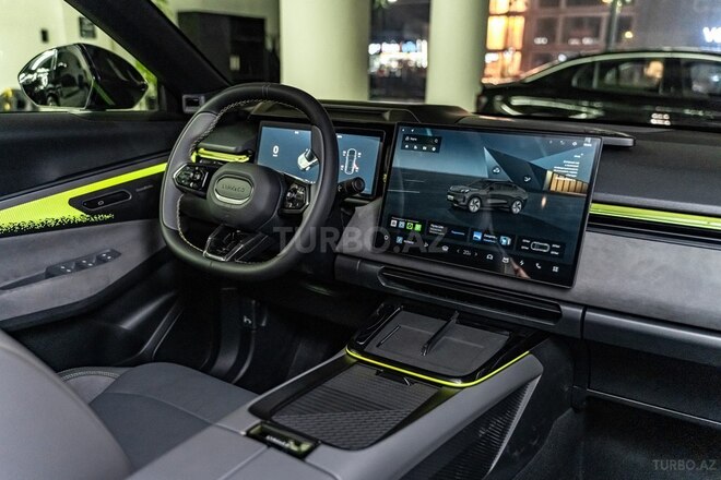 Lynk & Co 08-25