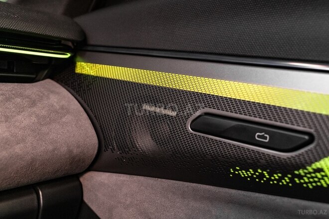 Lynk & Co 08-27