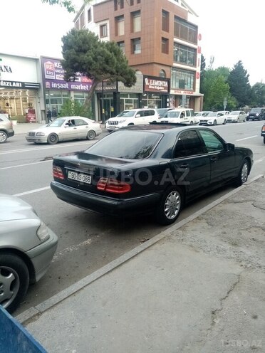 Mercedes E 220 d 2001, 402,000 km - 2.2 л - Bakı