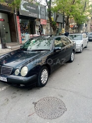 Mercedes E 220 d 2001, 402,000 km - 2.2 л - Bakı