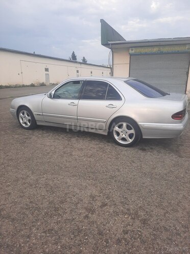 Mercedes E 220 d 2000, 434,278 km - 2.2 l - Ucar
