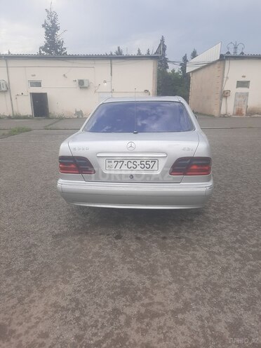 Mercedes E 220 d 2000, 434,278 km - 2.2 l - Ucar